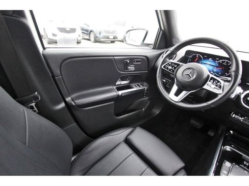 Used 2023 Mercedes-Benz GLB 250 4MATIC image 8