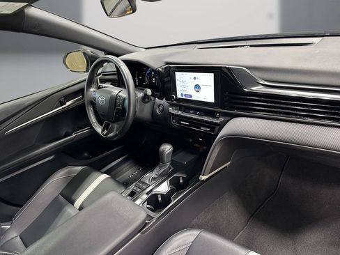 Used 2025 Toyota Camry SE FWD image 16