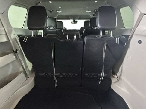 Used 2024 Chrysler Pacifica Touring-L FWD image 29