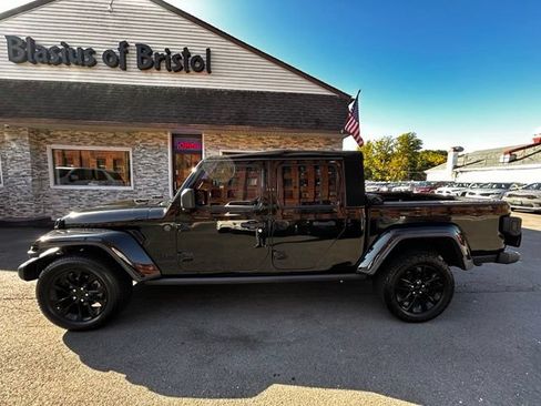 Used 2022 Jeep Gladiator Sport AWD/4WD image 4