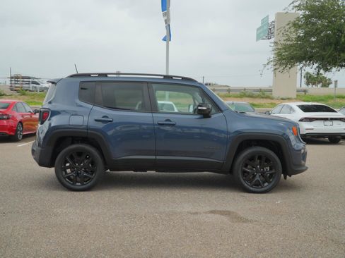 Used 2023 Jeep Renegade Altitude w/ Convenience Group I AWD/4WD image 4