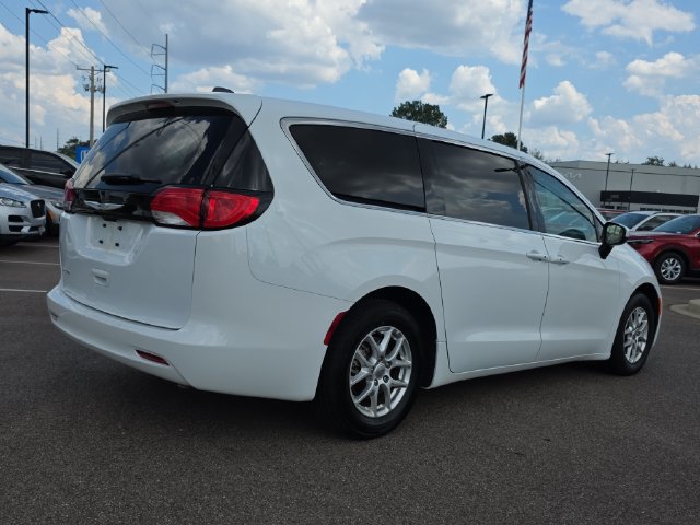 Used 2023 Chrysler Voyager LX FWD image 3