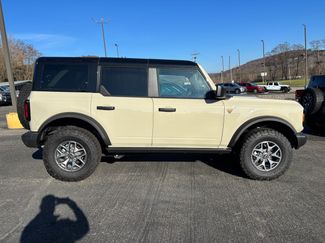 New 2025 Ford Bronco Badlands video 3