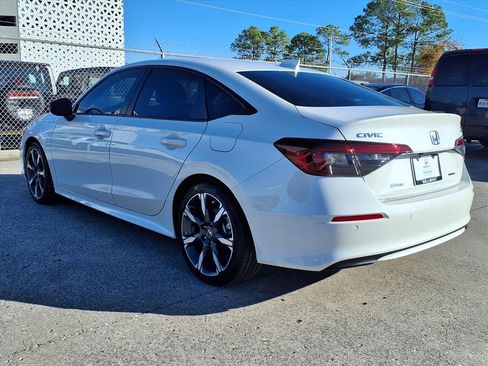 Certified 2025 Honda Civic Sport Touring image 3