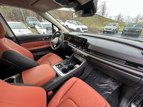 New 2026 Kia Carnival EX image 24