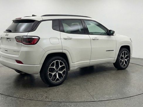 Used 2025 Jeep Compass Limited image 9