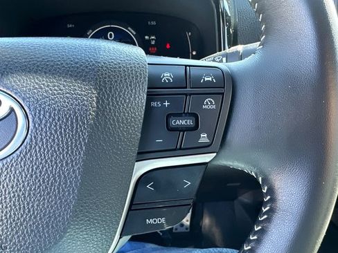 Used 2025 Toyota Camry SE FWD image 36