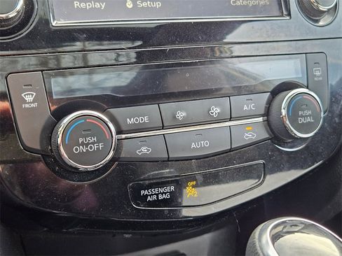 Used 2017 Nissan Rogue SV w/ Sun & Sound Touring Package image 27