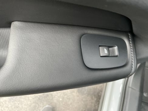 Used 2025 Volvo XC60 B5 Plus image 32