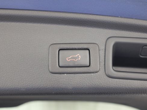 Used 2018 Subaru Forester 2.5i Touring AWD/4WD image 23