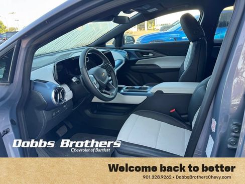 Used 2025 Chevrolet Equinox EV LT FWD image 13