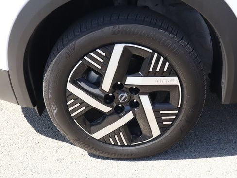 Used 2025 Nissan Kicks SV FWD image 14
