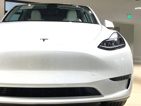 Used 2024 Tesla Model Y Long Range image 5
