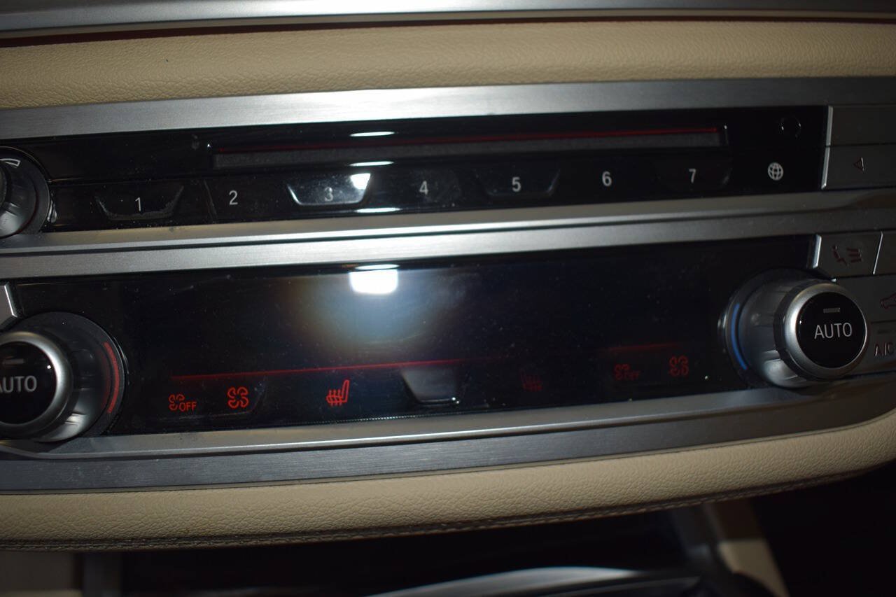 Used 2019 BMW 740i RWD image 30