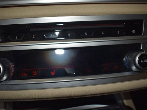 Used 2019 BMW 740i RWD image 30