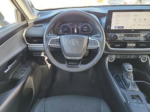 Used 2024 Toyota Grand Highlander Limited image 16