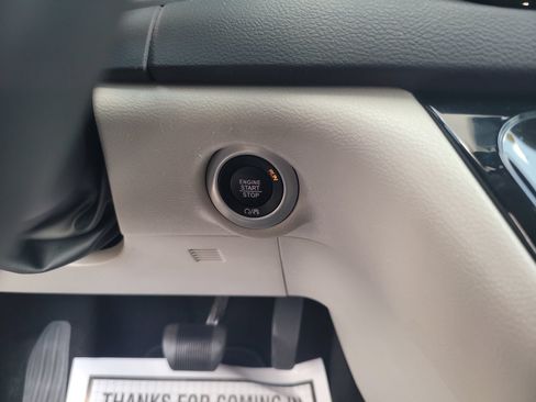 Used 2023 Chrysler Pacifica Touring-L FWD image 19
