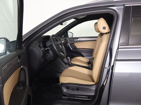 Used 2022 Volkswagen Tiguan SE image 29