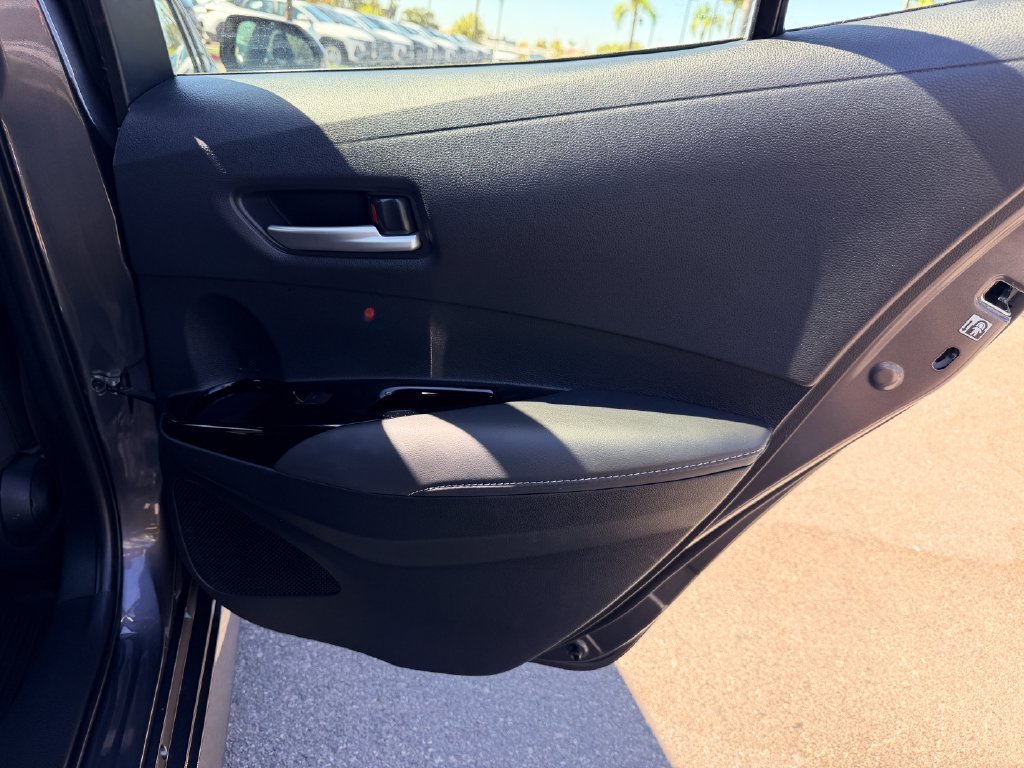 Used 2025 Toyota Corolla SE w/ SE Package FWD image 14