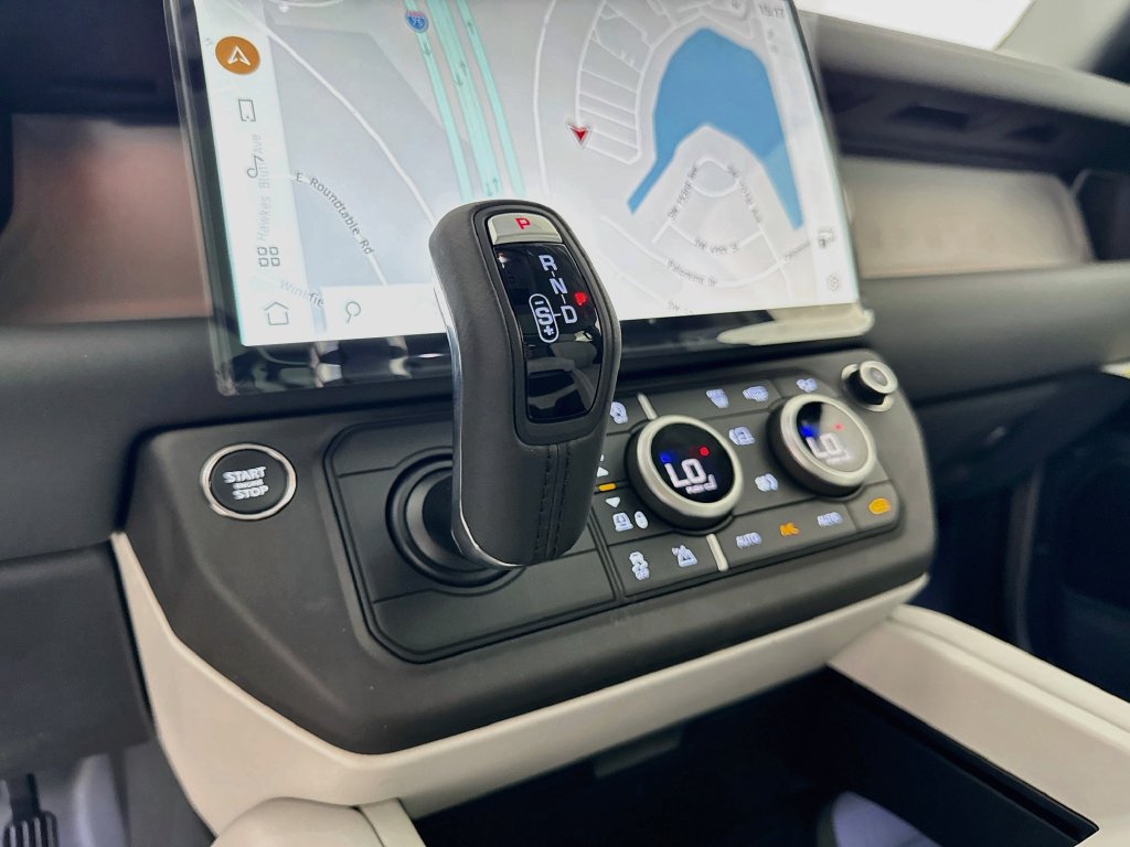 New 2026 Land Rover Defender 110 X-Dynamic SE AWD/4WD image 17