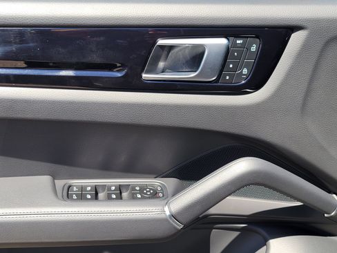 Certified 2023 Porsche Cayenne Coupe AWD/4WD image 23