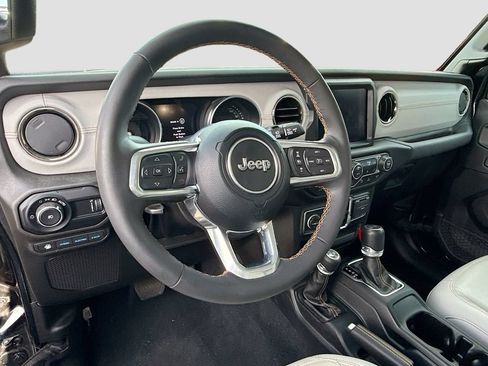 Used 2023 Jeep Wrangler Unlimited Sahara AWD/4WD image 11