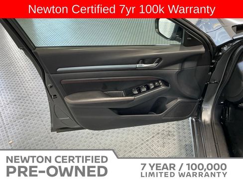Used 2023 Nissan Altima 2.5 SR FWD image 34
