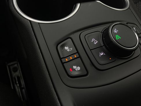 Used 2022 GMC Terrain SLE w/ Driver Convenience Package FWD image 5