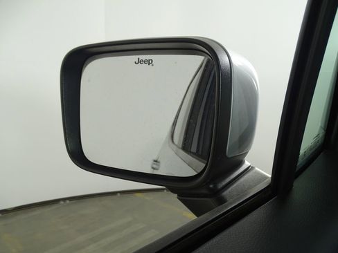 Used 2018 Jeep Renegade Limited image 40