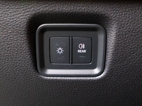 Certified 2025 Porsche Cayenne AWD/4WD image 23