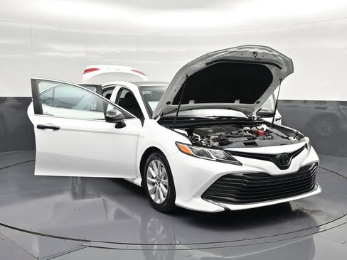 Used 2019 Toyota Camry LE FWD image 34