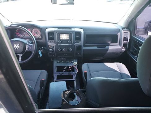 Used 2022 RAM 1500 4x4 Crew Cab Classic w/ Chrome Appearance Group image 10