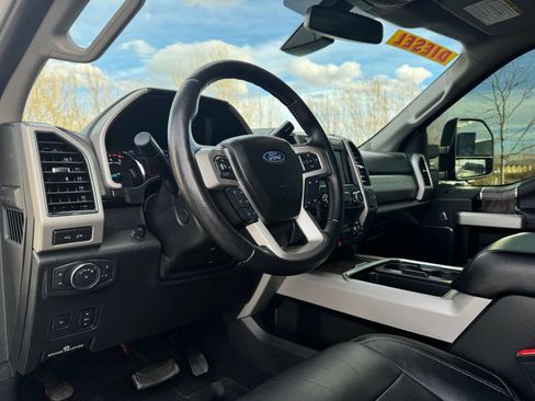 Used 2019 Ford F350 Lariat image 17