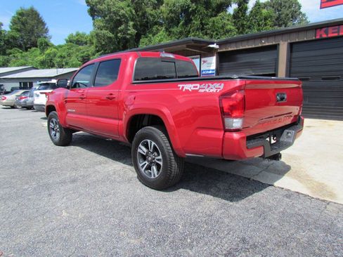 Used 2017 Toyota Tacoma TRD Sport w/ Tow Package (A/T) AWD/4WD image 3
