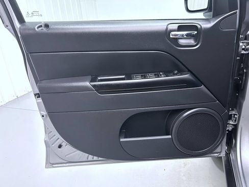 Used 2017 Jeep Compass Sport w/ Power Value Group FWD image 9