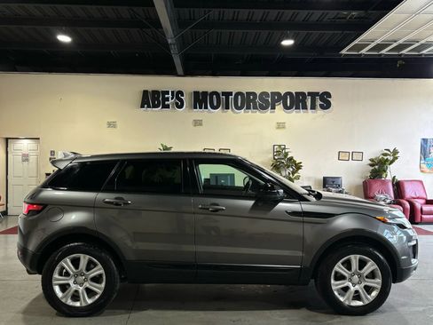 Used 2017 Land Rover Range Rover Evoque SE AWD/4WD image 9
