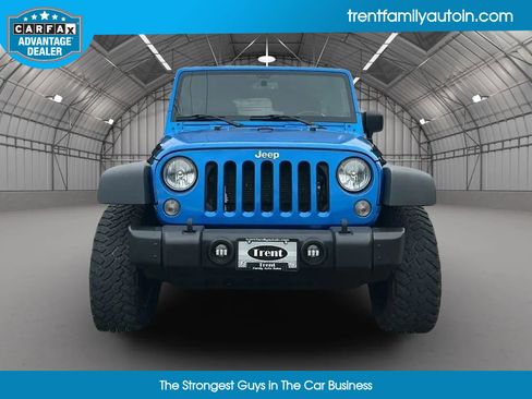 Used 2015 Jeep Wrangler Unlimited Rubicon w/ Connectivity Group image 14