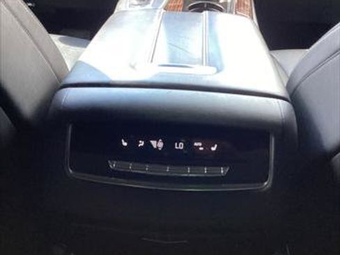 Used 2022 Cadillac Escalade ESV Luxury RWD image 25