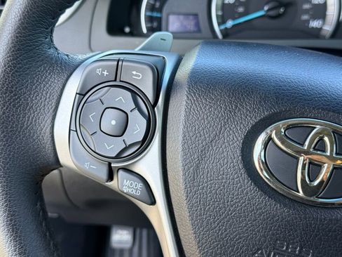 Used 2012 Toyota Camry L image 28