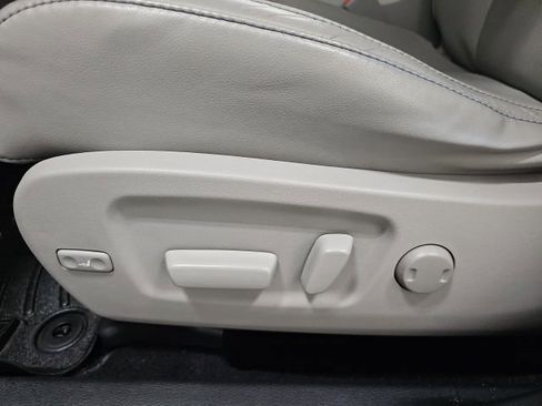 Used 2014 Toyota Highlander Limited image 16