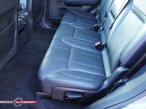 Used 2020 Land Rover Discovery Landmark image 24