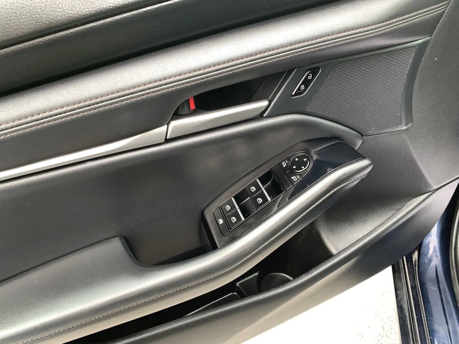 Used 2024 MAZDA MAZDA3 s FWD image 21