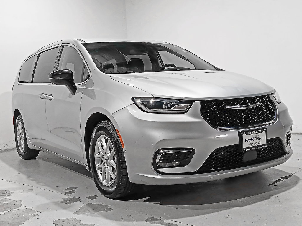 Used 2024 Chrysler Pacifica Touring-L FWD image 31