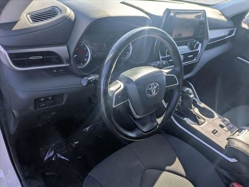 Used 2023 Toyota Highlander LE image 10