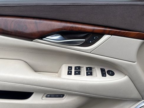 Used 2015 Cadillac Escalade Premium image 12