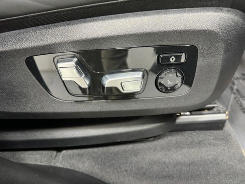 Used 2021 BMW X7 M50i image 22