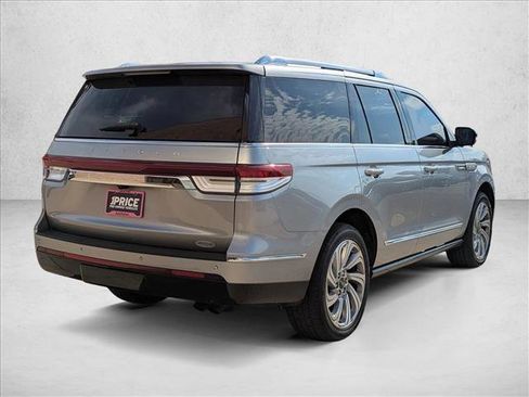 Used 2024 Lincoln Navigator Reserve image 5
