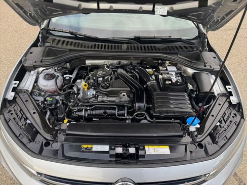 Used 2025 Volkswagen Jetta SE image 32