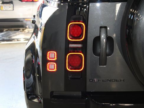 Used 2025 Land Rover Defender 110 X-Dynamic SE image 42
