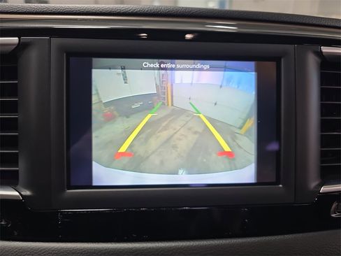 Used 2018 Chrysler Pacifica Touring-L image 23